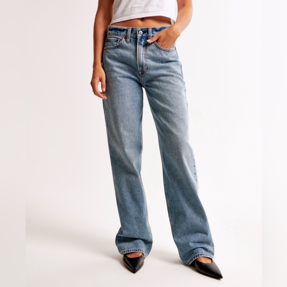 Abercrombie & Fitch Mid-Rise Slouchy Jean in Medium Short